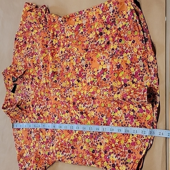 ALC (At Last Classics) Size M Salmon Multi Color Ditzy Floral Print Short Sleeve - Picture 8 of 10
